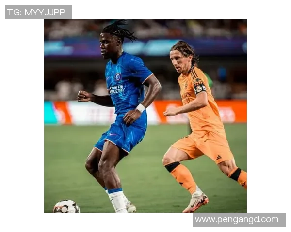 足球球星背后的友谊圈揭秘 谁是他们最亲密的朋友与支持者