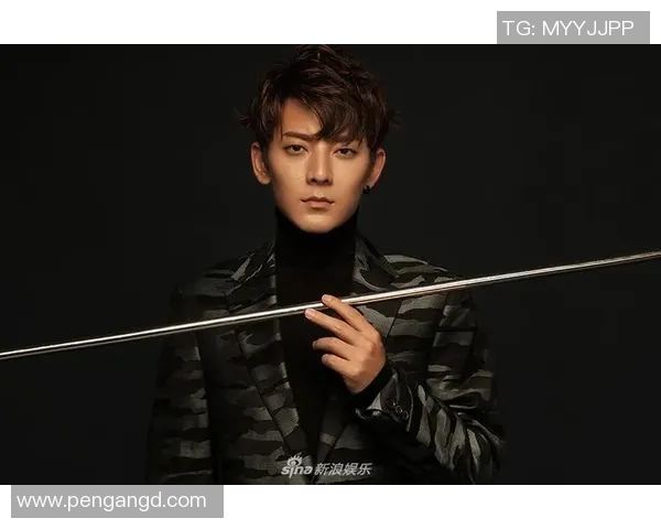 足球球星魅力十足的帅气头像，展现运动员英俊风采与自信气质