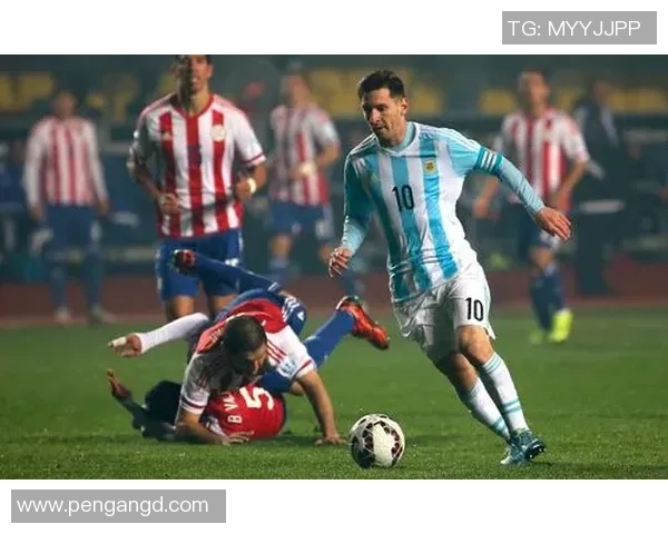 足球盘带艺术之精粹：盘点那些技艺超群的足球大师球星